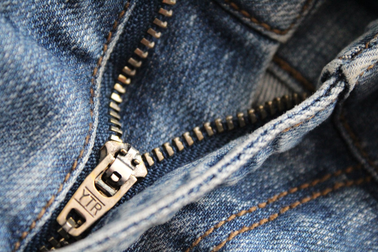 Zipper slider macro